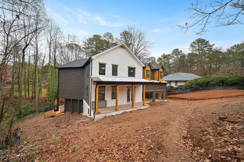 132 Lakeshore Drive NE