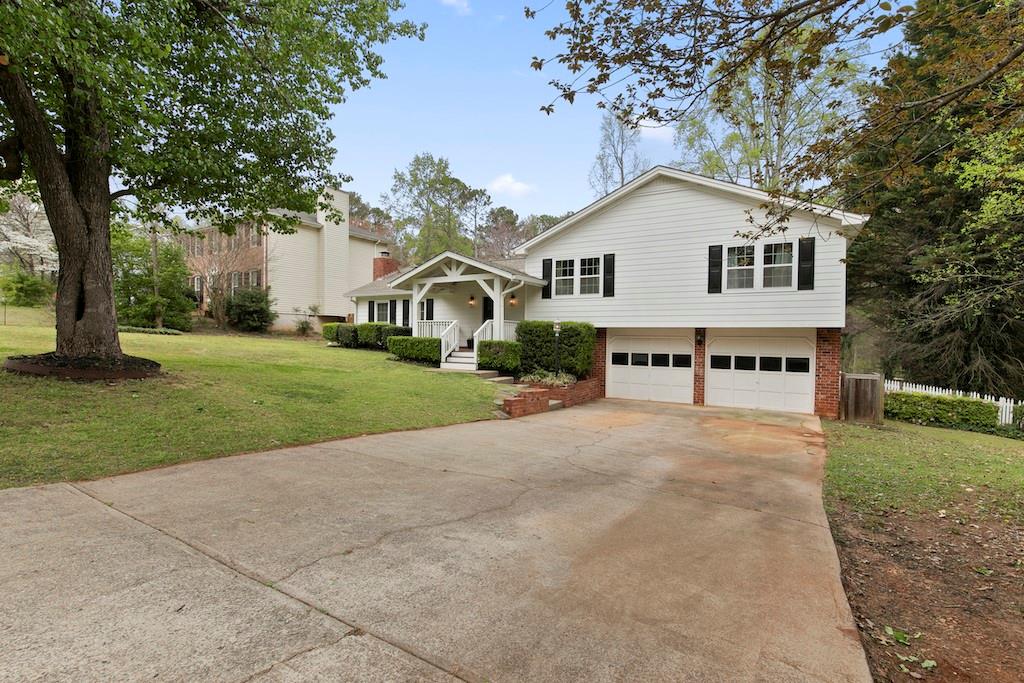 1068 Gwens Trail, Lilburn, Georgia image 2