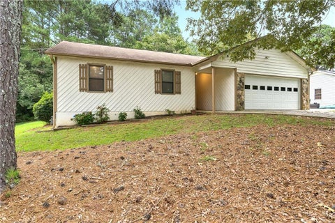 Homes For Sale - 1146 Hutch Lane<br/> Snellville, GA 30078