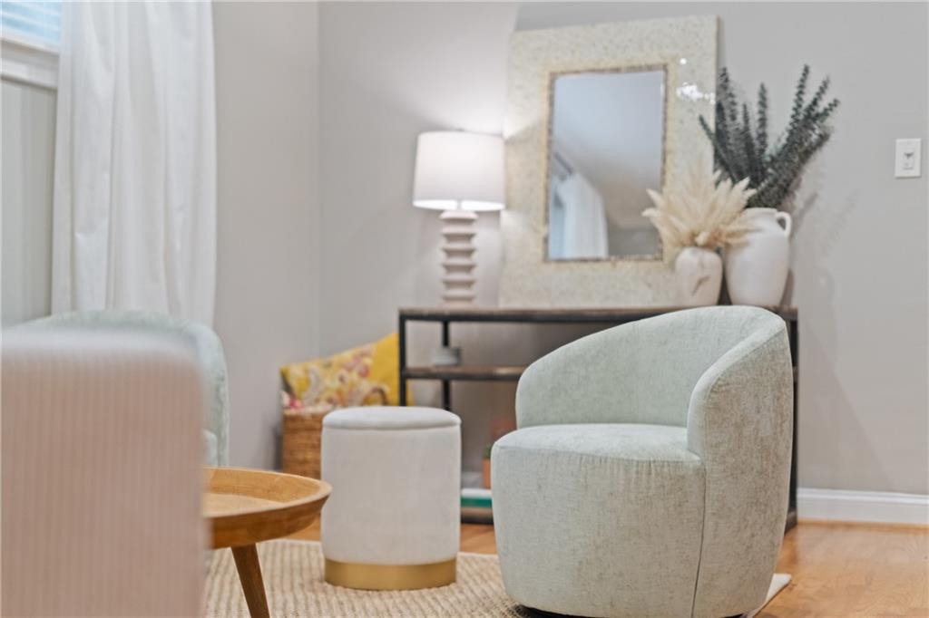 880 Glendale Terrace 9