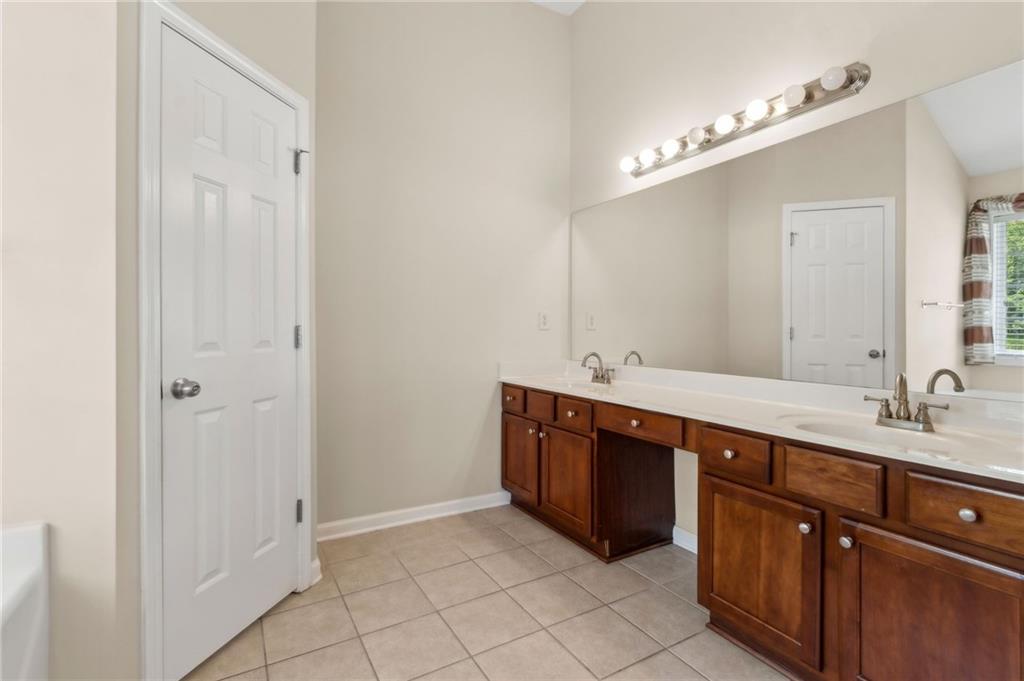 2055 Hickory Station Circle, Snellville, Georgia image 40