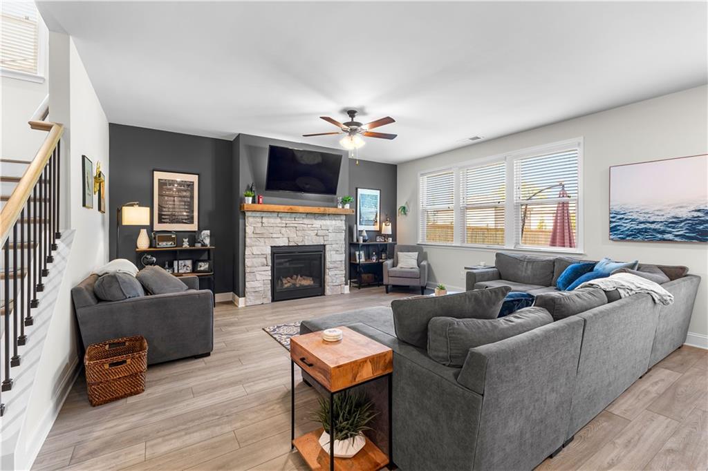 416 Kinross Lane