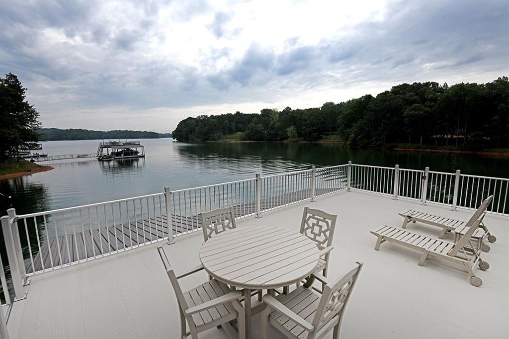 280 LAKE CLUB Circle