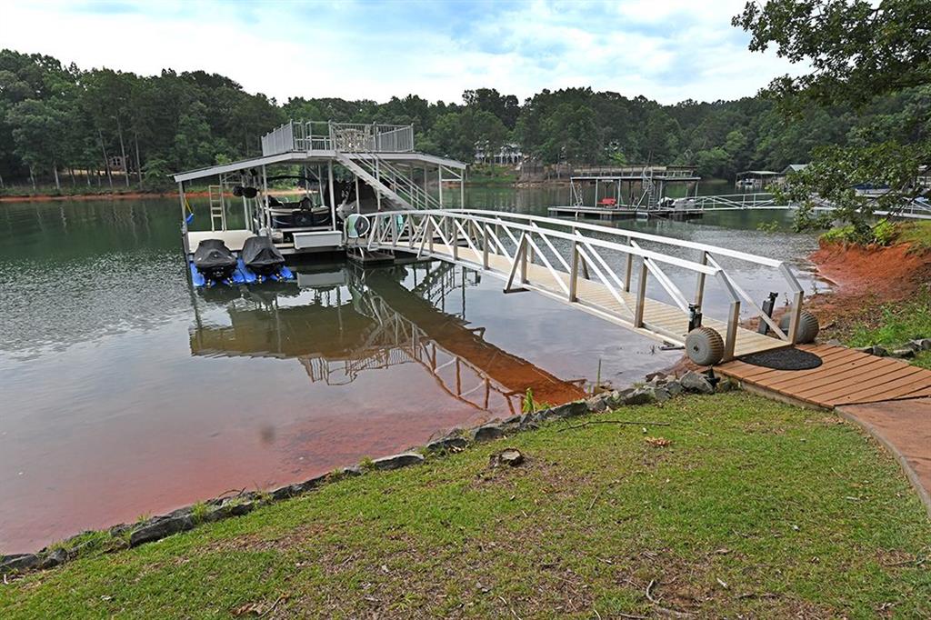 280 LAKE CLUB Circle