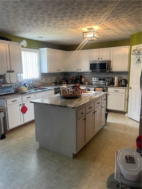 3047 Kings Glen Trail