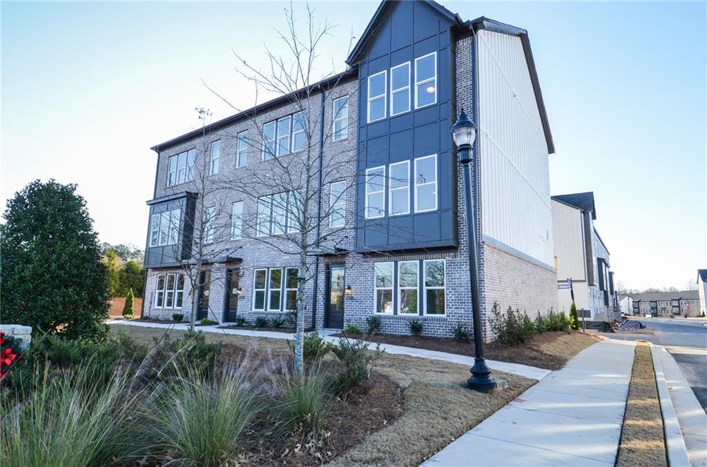 2316 Mockernut Trail