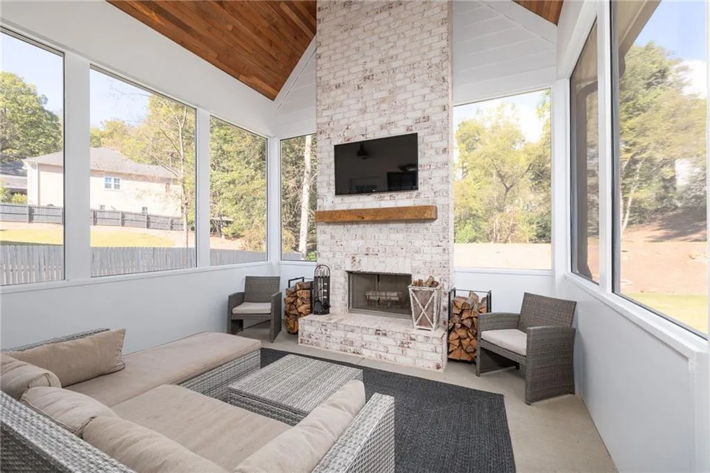 Roswell, Georgia 30075, United States, 4 Bedrooms Bedrooms, ,3 BathroomsBathrooms,Residential,Active,10346