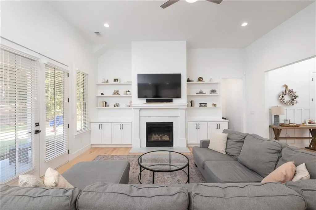 Roswell, Georgia 30075, United States, 4 Bedrooms Bedrooms, ,3 BathroomsBathrooms,Residential,Active,10346