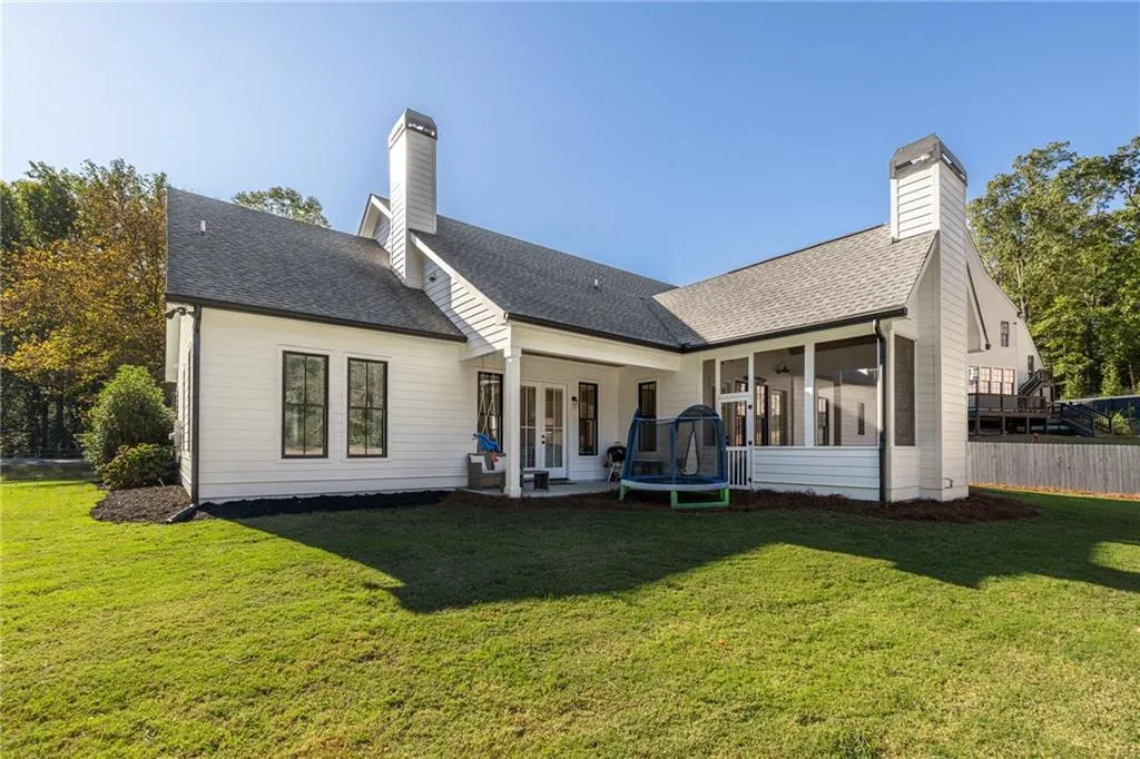 Roswell, Georgia 30075, United States, 4 Bedrooms Bedrooms, ,3 BathroomsBathrooms,Residential,Active,10346