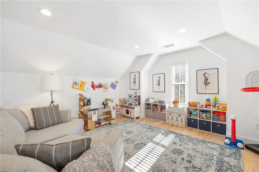 Roswell, Georgia 30075, United States, 4 Bedrooms Bedrooms, ,3 BathroomsBathrooms,Residential,Active,10346