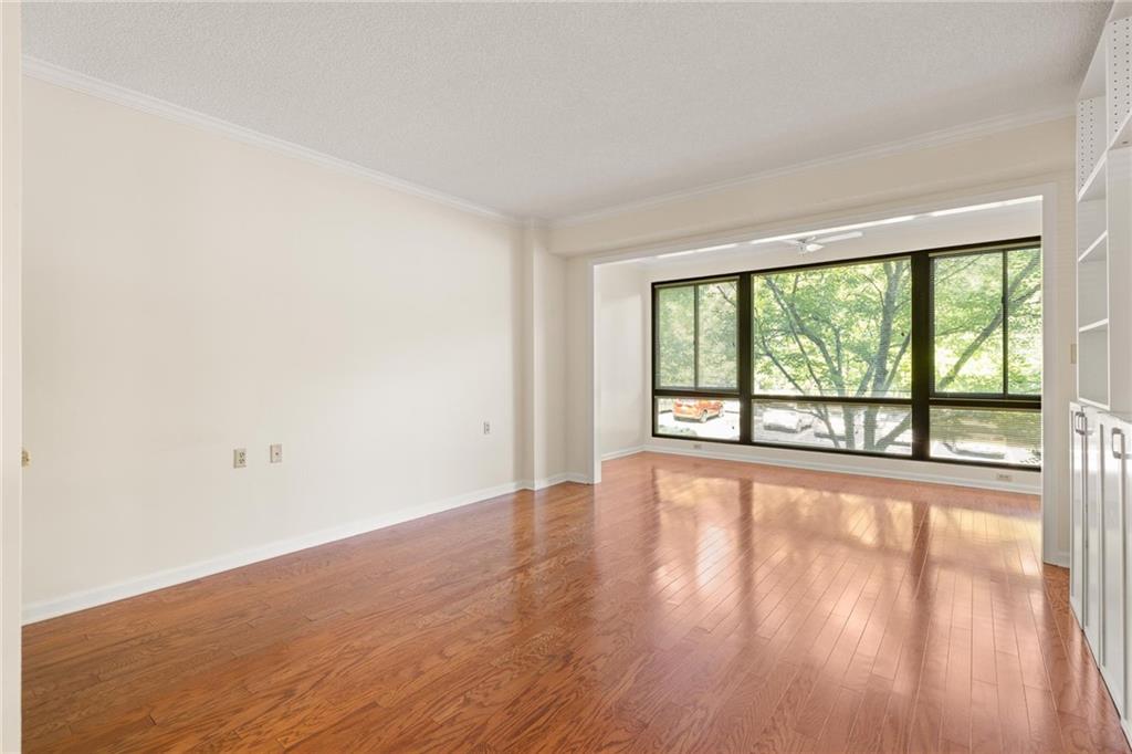 1800 Clairmont Lake 216