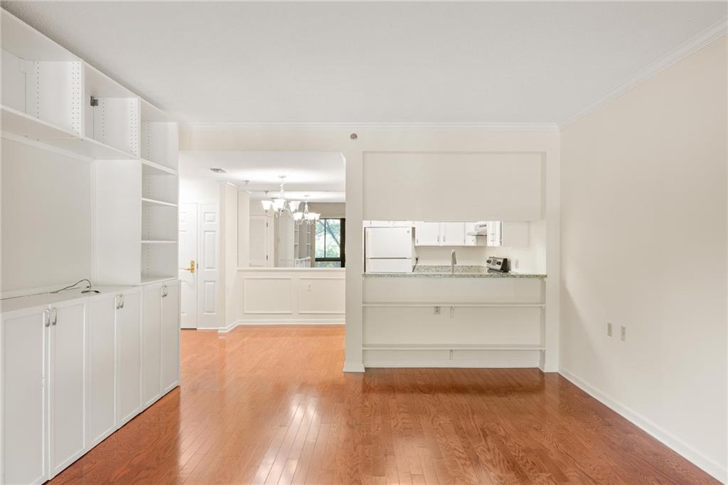 1800 Clairmont Lake 216