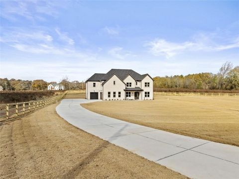 A home in Dacula