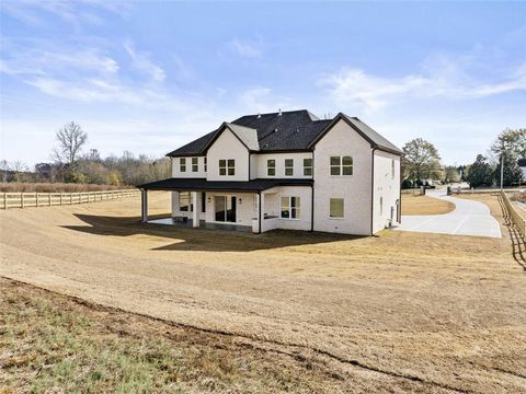 A home in Dacula