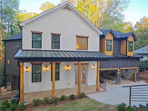 Photo of 132 Lakeshore Drive NE, Marietta, GA 30067 (MLS # 7749723)
