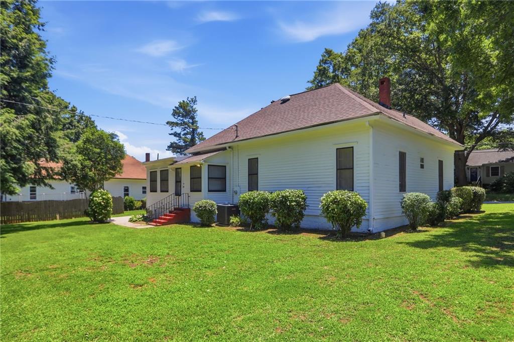 10 Woodlawn Avenue