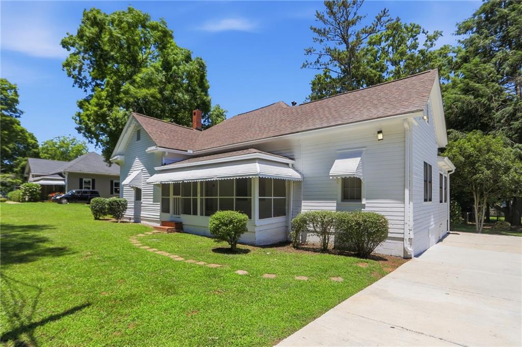 10 Woodlawn Avenue