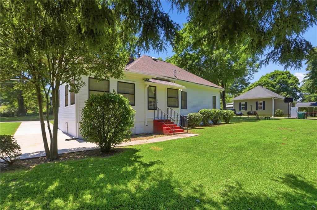 10 Woodlawn Avenue
