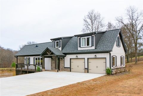 A home in Hoschton