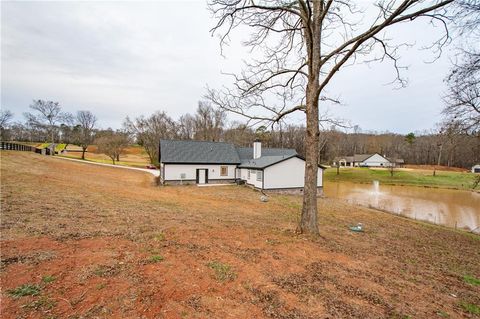 A home in Hoschton