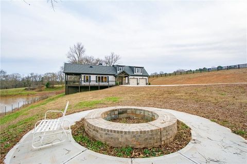 A home in Hoschton