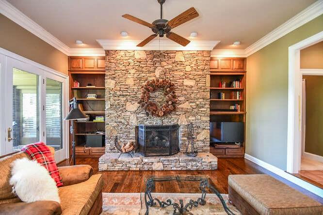 2555 Fairview Drive, Cumming, Georgia image 11
