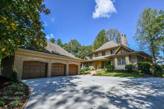 2555 Fairview Drive, Cumming, Georgia image 1