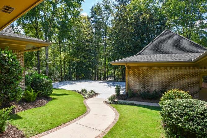 2555 Fairview Drive, Cumming, Georgia image 7