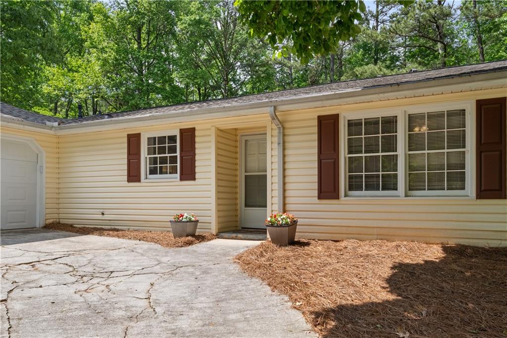 6292 Field Glen Road, Stone Mountain, Georgia image 2
