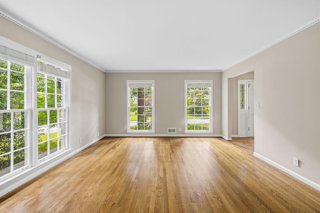 4943 Vernon Oaks Drive