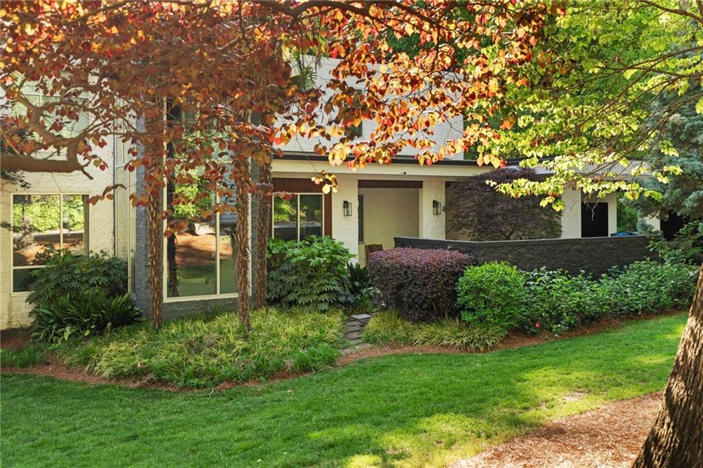 1960 Tall Tree Drive NE