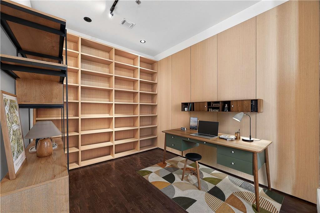 845 Spring Street NW PH5