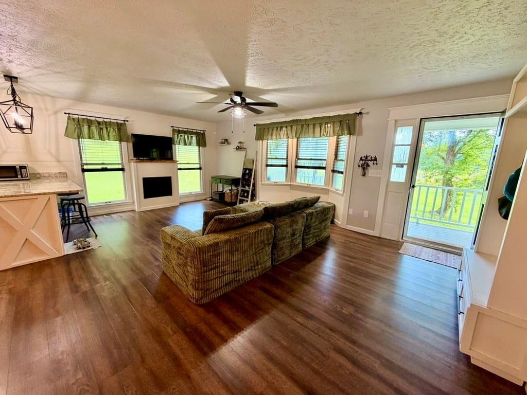 4886 Buchanan Highway