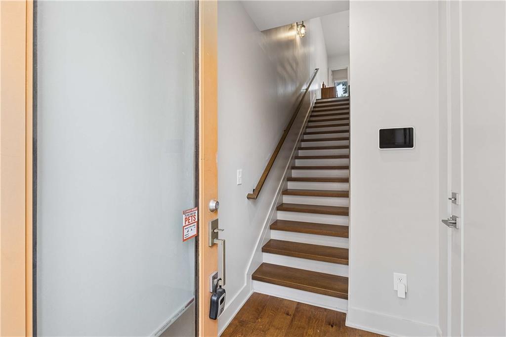 102 City View Court NE