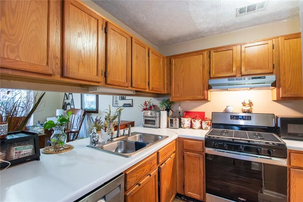 Norcross, Georgia 30093, United States, 2 Bedrooms Bedrooms, ,3 BathroomsBathrooms,Residential,Active,238108