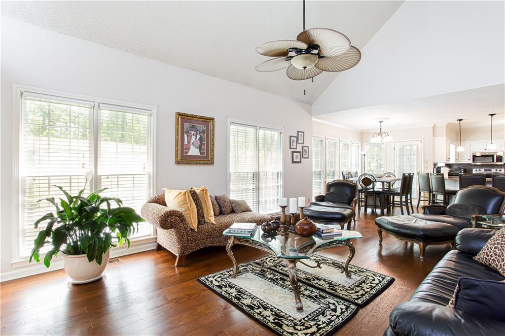 3612 Tree View Drive, Snellville, Georgia image 9