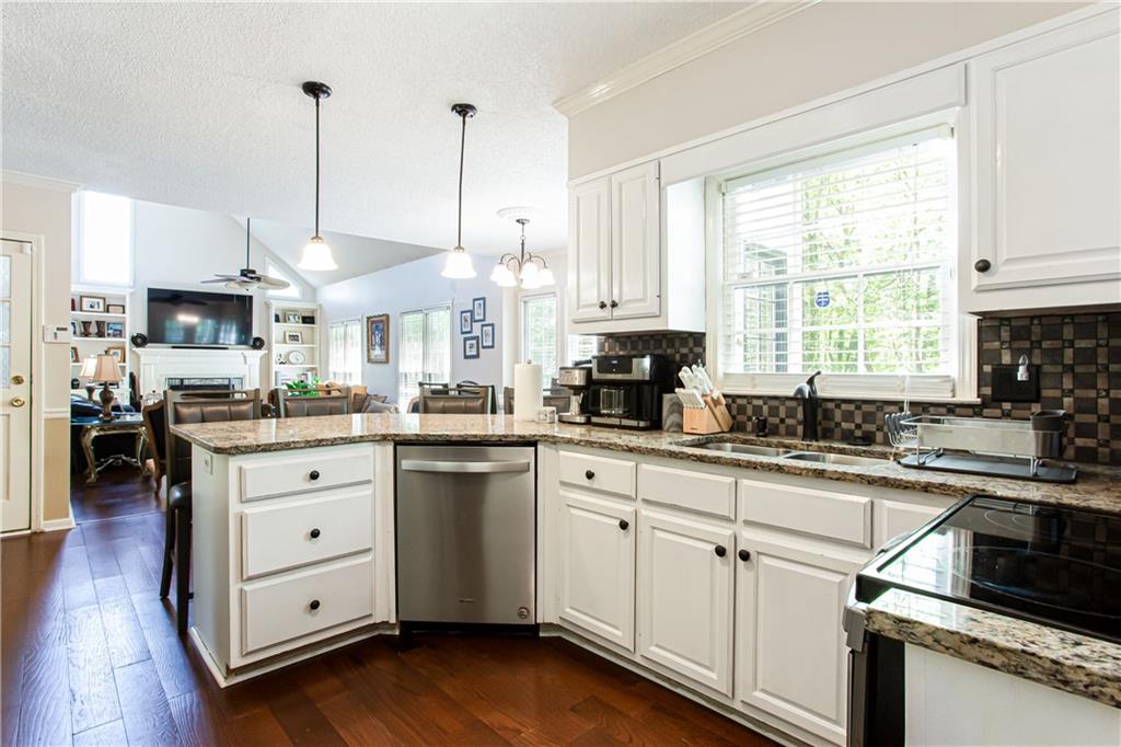 3612 Tree View Drive, Snellville, Georgia image 14