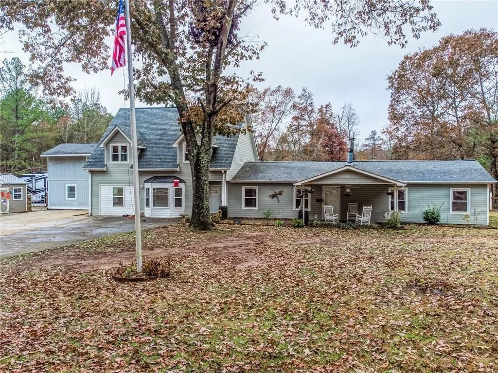 53 Black Road NE