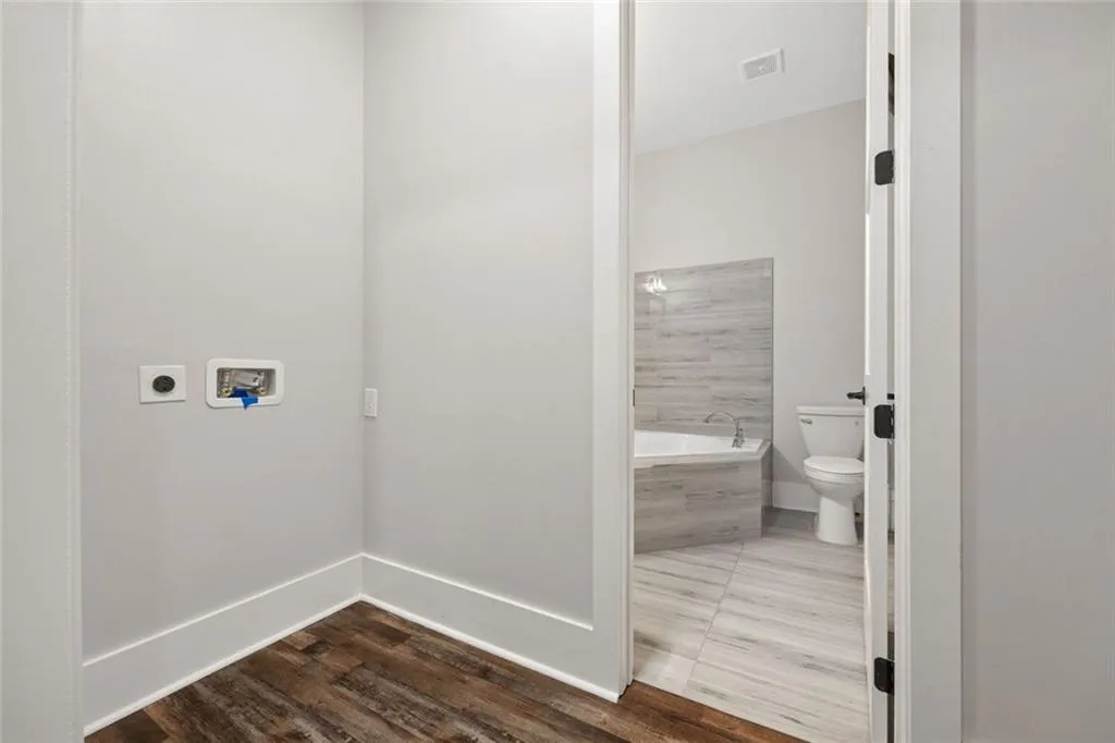 Fayetteville, Georgia 30214, United States, 5 Bedrooms Bedrooms, ,5 BathroomsBathrooms,Residential,Active,236387