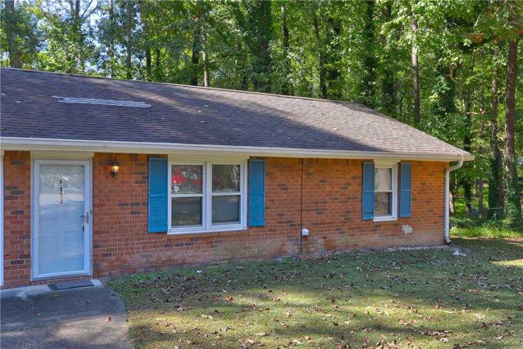 Don't Miss This Opportunity! Great 2 Bedroom, 1 Bath Duplex in Stone Mountain.