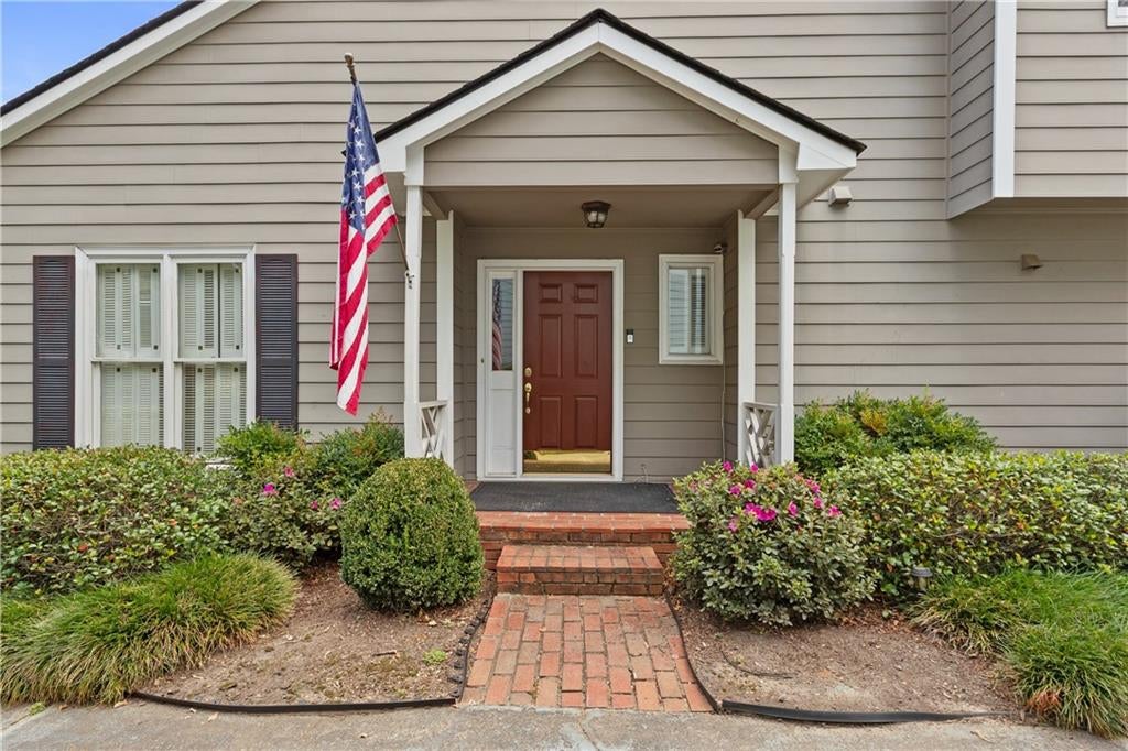 1055 Club Place NE