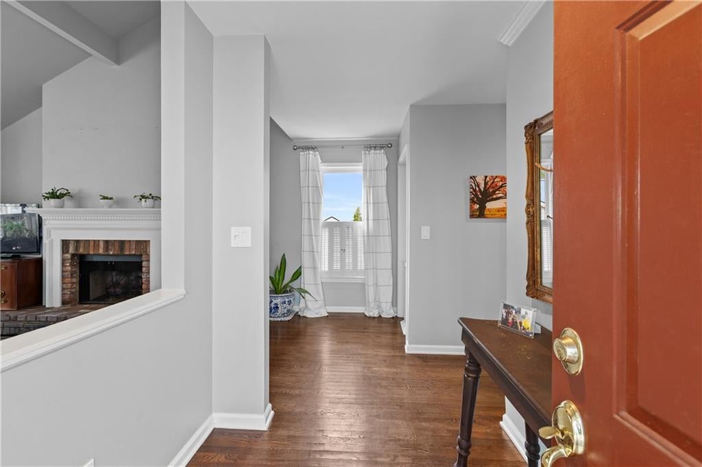 1055 Club Place NE
