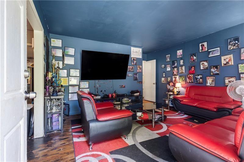 1279 Kenilworth Drive SW