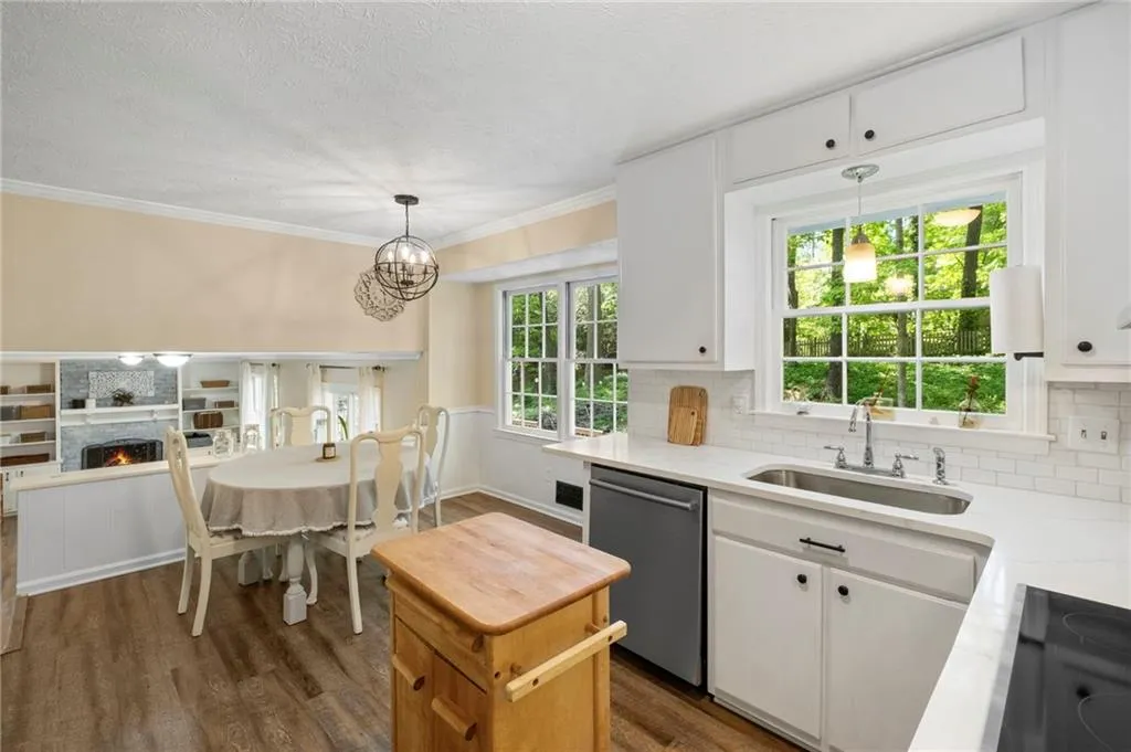 Roswell, Georgia 30075, United States, 4 Bedrooms Bedrooms, ,3 BathroomsBathrooms,Residential,Active,114934