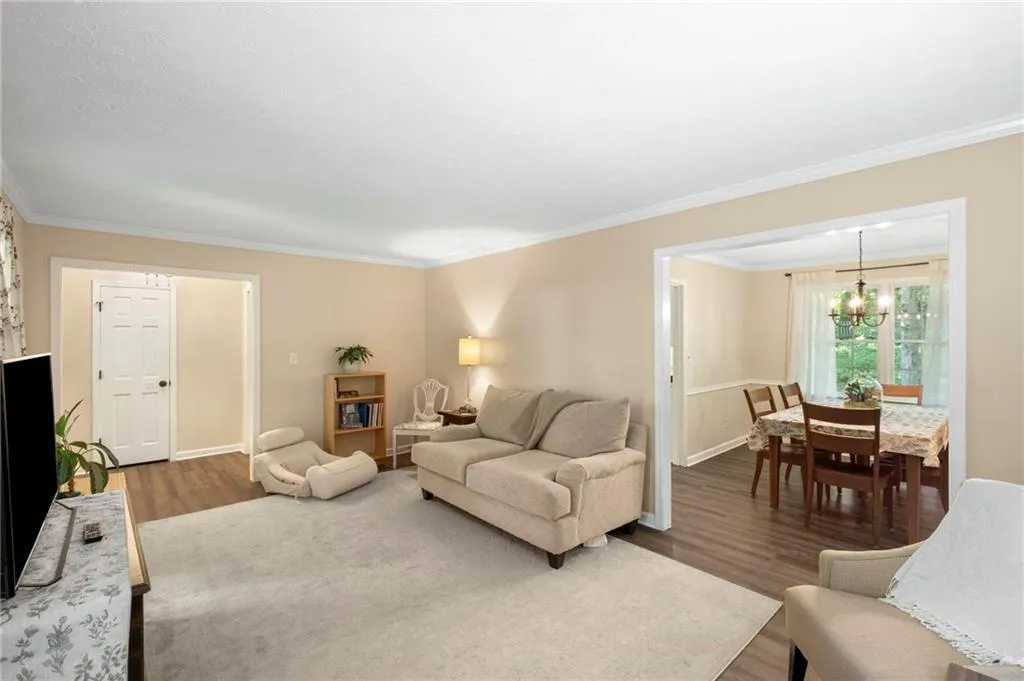 Roswell, Georgia 30075, United States, 4 Bedrooms Bedrooms, ,3 BathroomsBathrooms,Residential,Active,114934