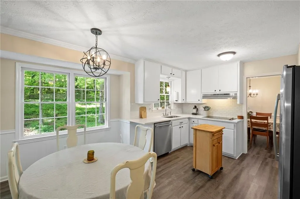 Roswell, Georgia 30075, United States, 4 Bedrooms Bedrooms, ,3 BathroomsBathrooms,Residential,Active,114934