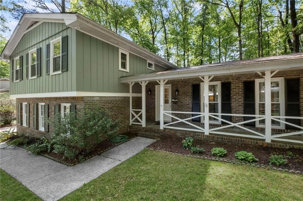 Roswell, Georgia 30075, United States, 4 Bedrooms Bedrooms, ,3 BathroomsBathrooms,Residential,Active,114934