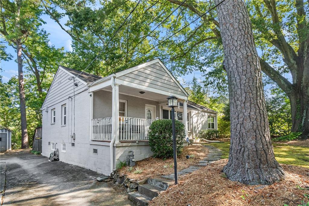 526 Rock Springs Road NE