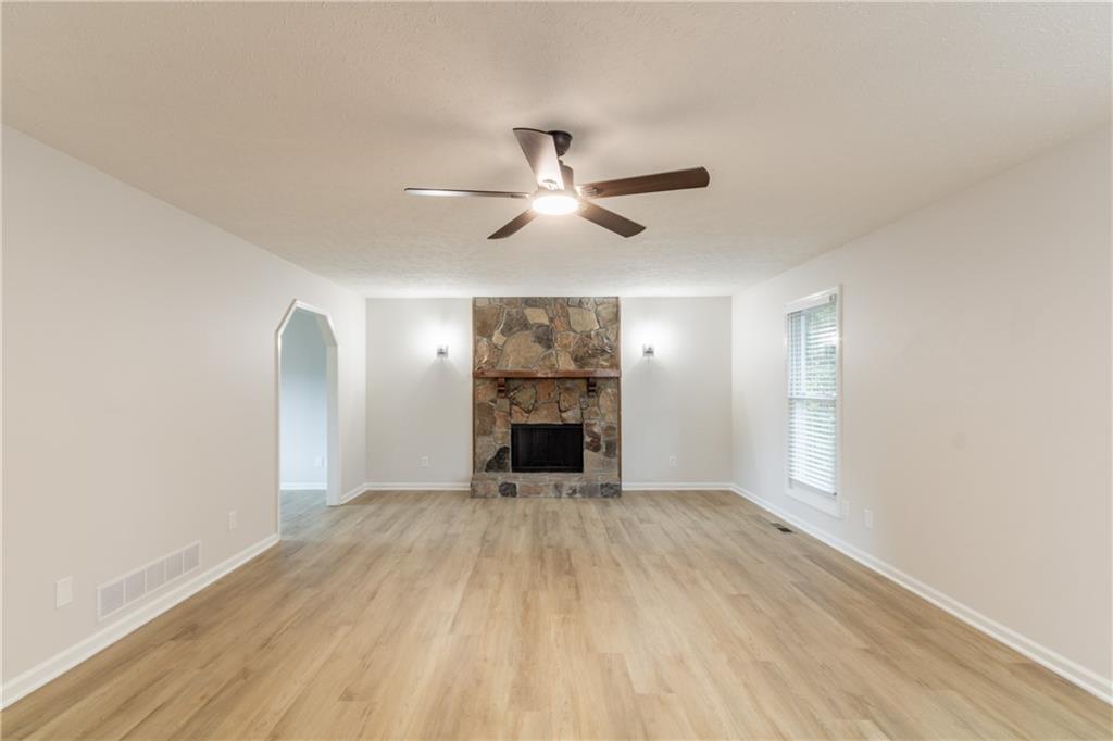 2381 Lakeside Place SW