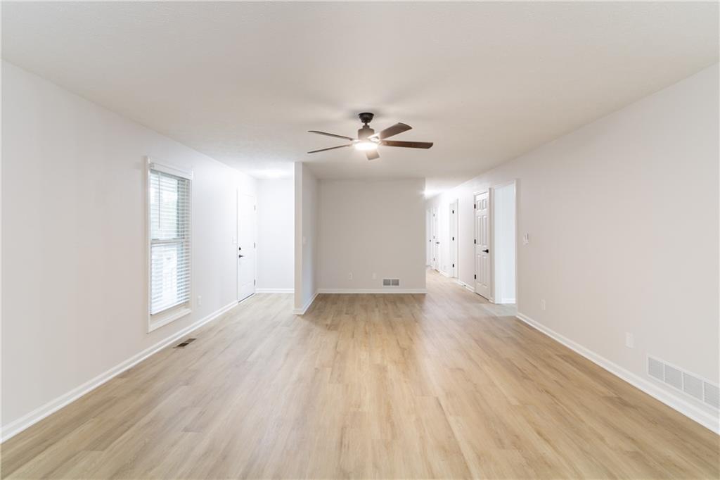 2381 Lakeside Place SW